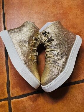Katy Perry Gold Starry Sneakers (New in Box-Size 1)